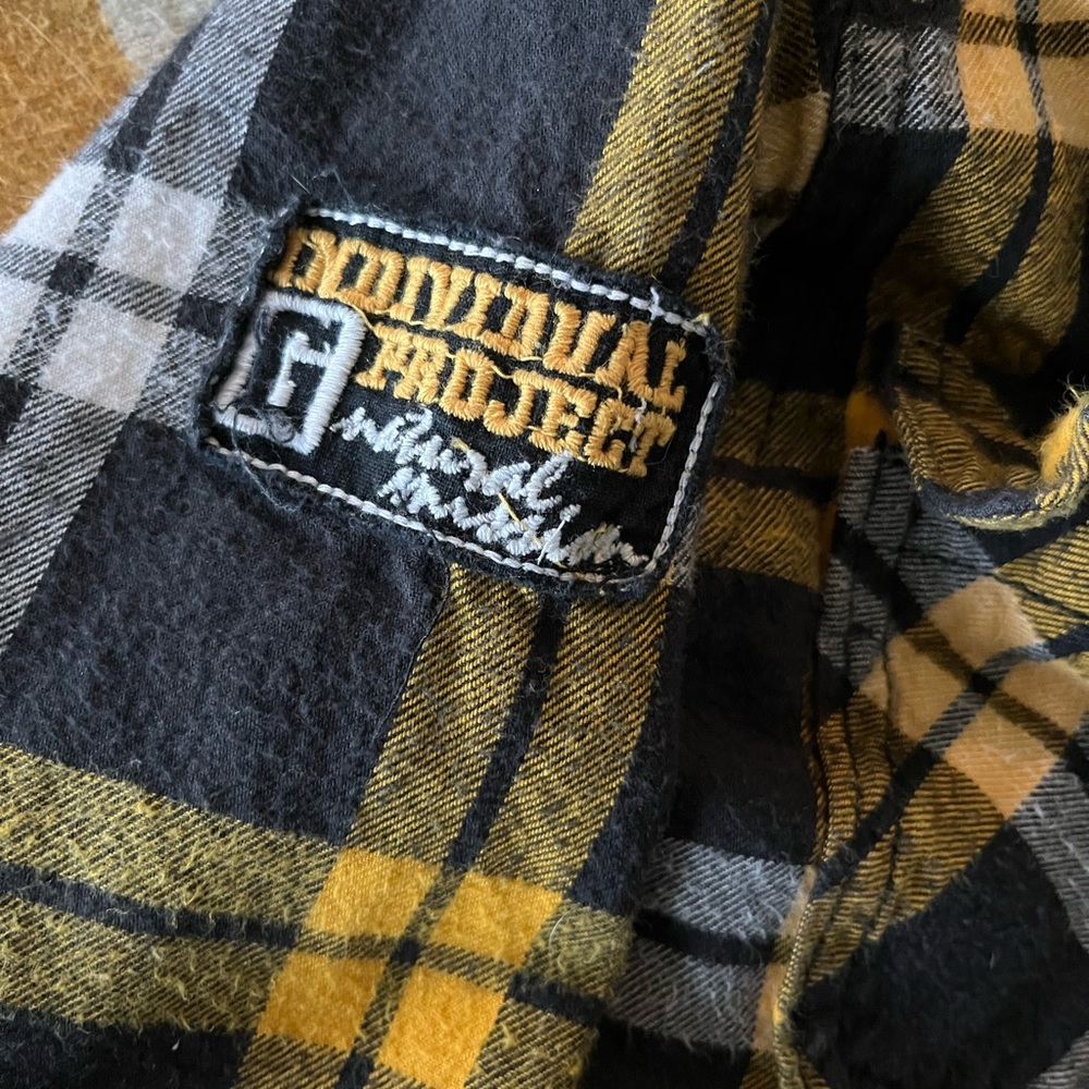 Boys flannel button down, size 6-7 - Picture 5 of 7